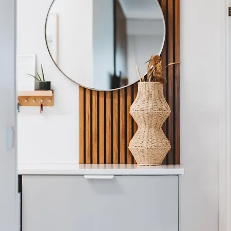 Appartement Design District In Quiet Neighbourhood *
