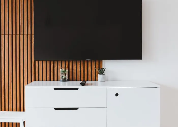 Design District In Quiet Neighbourhood Διαμέρισμα *