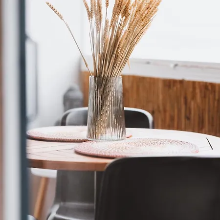 Design District In Quiet Neighbourhood Huoneisto Helsinki